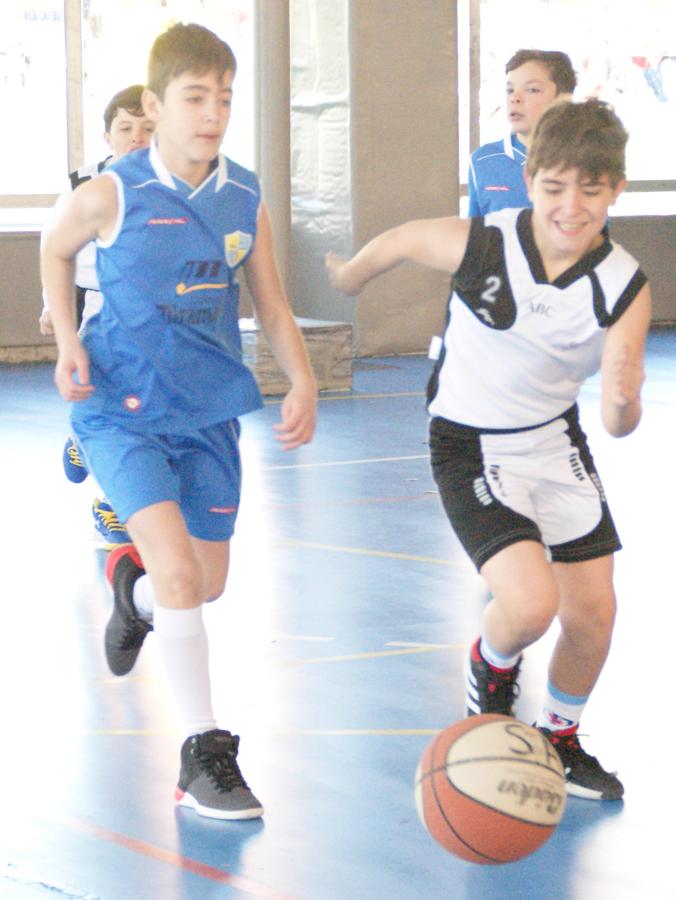 Las mejores imágenes del partido de baloncesto que enfrentó al San Agustín y al Miramadrid