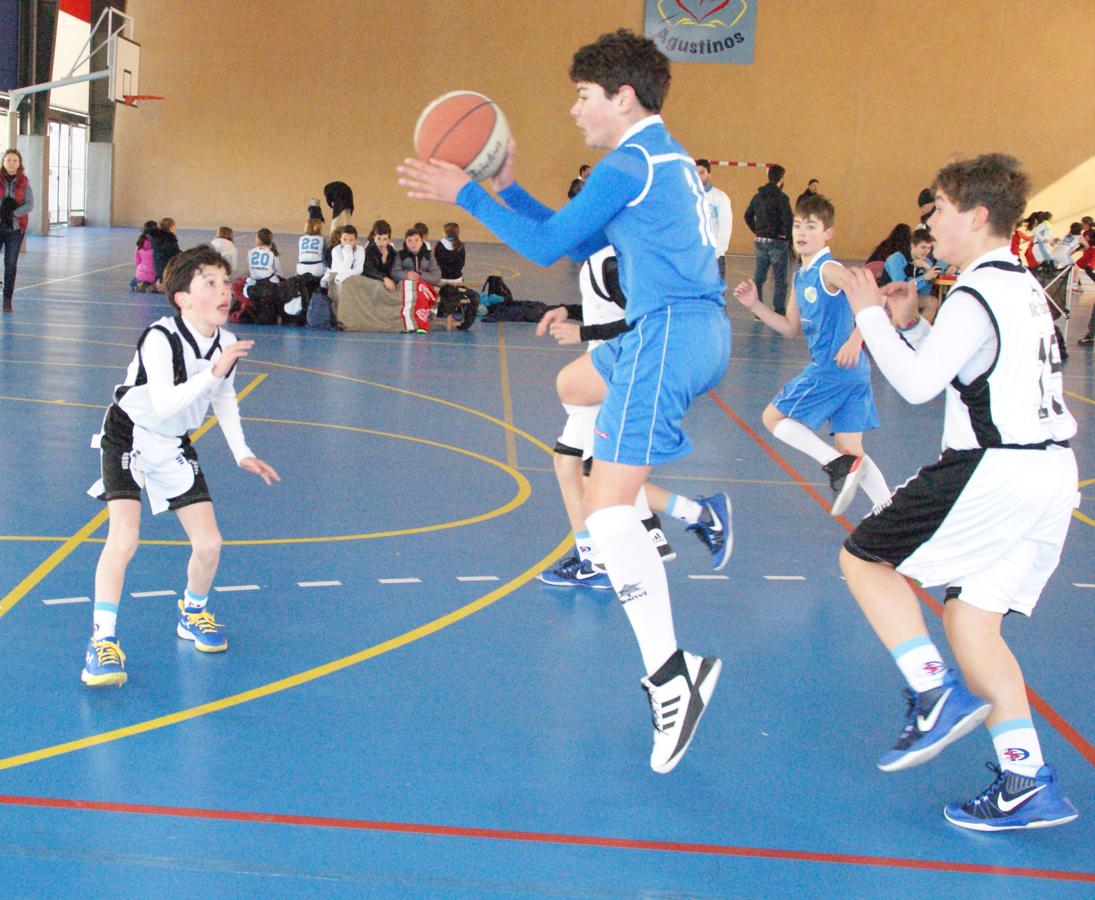 Las mejores imágenes del partido de baloncesto que enfrentó al San Agustín y al Miramadrid