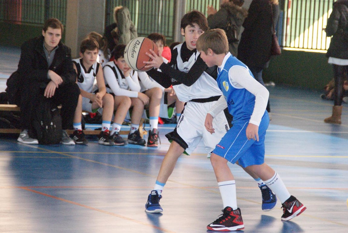 Las mejores imágenes del partido de baloncesto que enfrentó al San Agustín y al Miramadrid