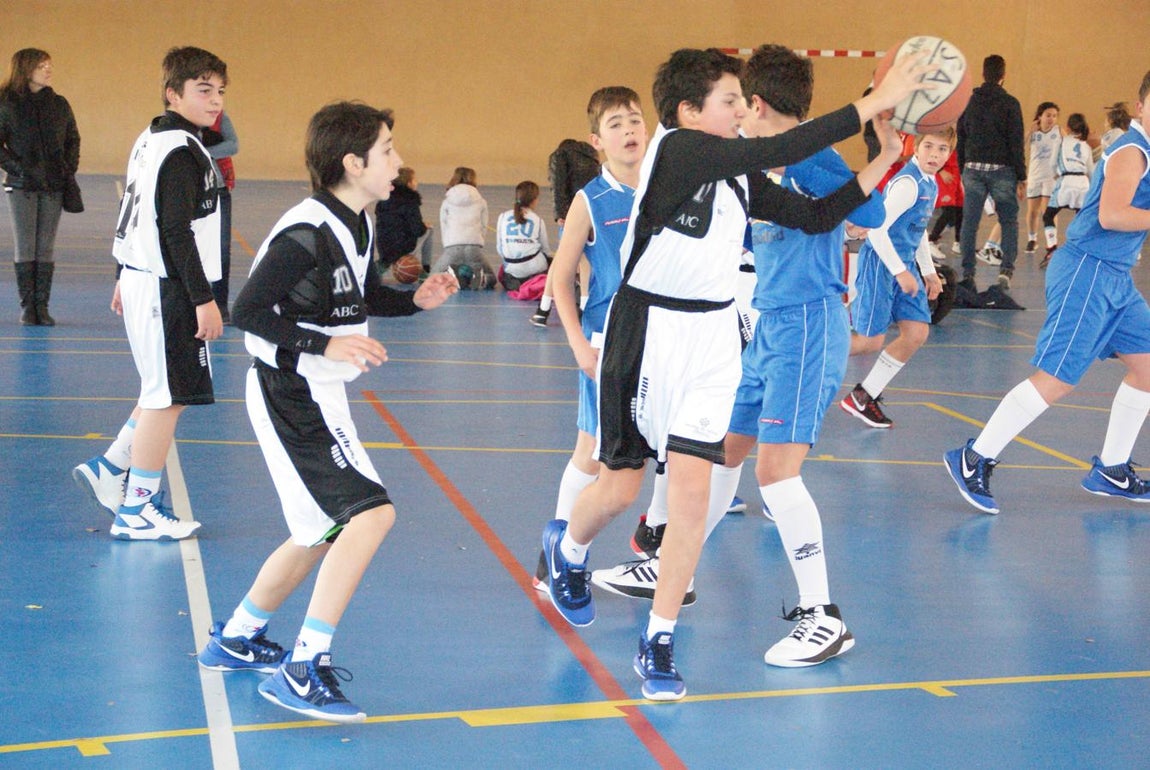 Las mejores imágenes del partido de baloncesto que enfrentó al San Agustín y al Miramadrid