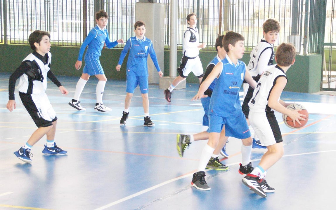Las mejores imágenes del partido de baloncesto que enfrentó al San Agustín y al Miramadrid