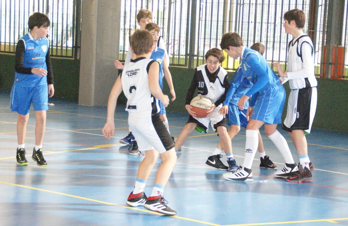 Las mejores imágenes del partido de baloncesto que enfrentó al San Agustín y al Miramadrid
