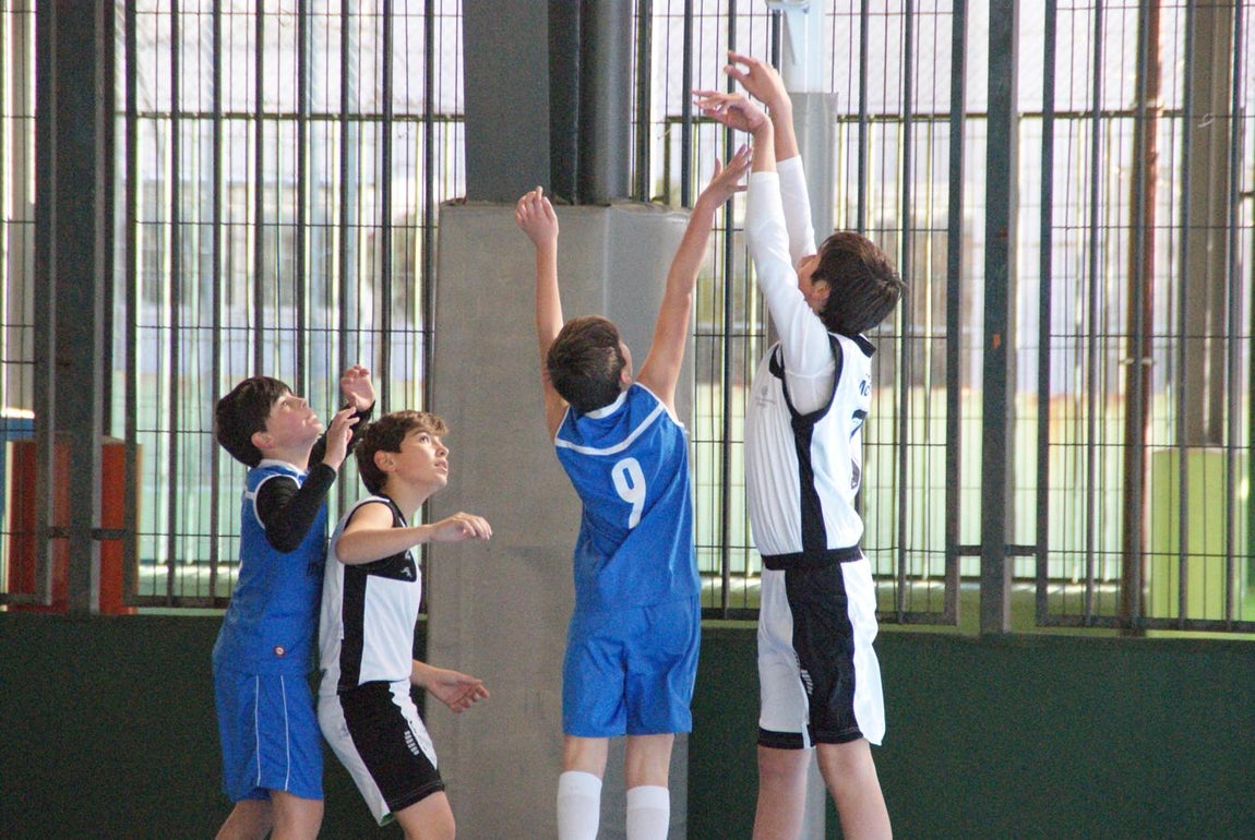 Las mejores imágenes del partido de baloncesto que enfrentó al San Agustín y al Miramadrid