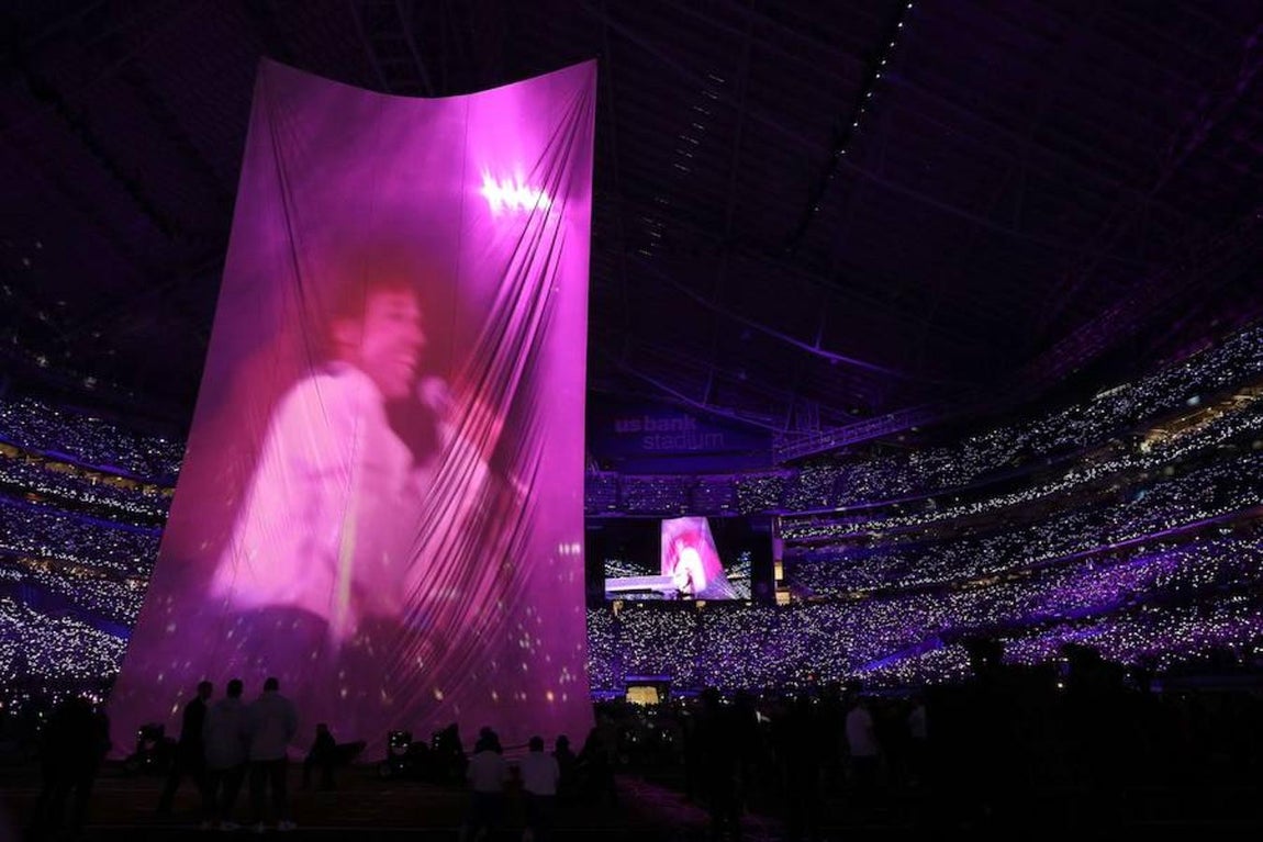 En algo menos de diez minutos, el cantante estadounidense puso todos sus «hits» en el asador para asegurar una actuación animada, bailable e, incluso, cantable. 