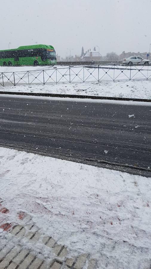 4.. Carretera de Canillas. Aceras y calzada impracticable. El bus 73 sin servicio