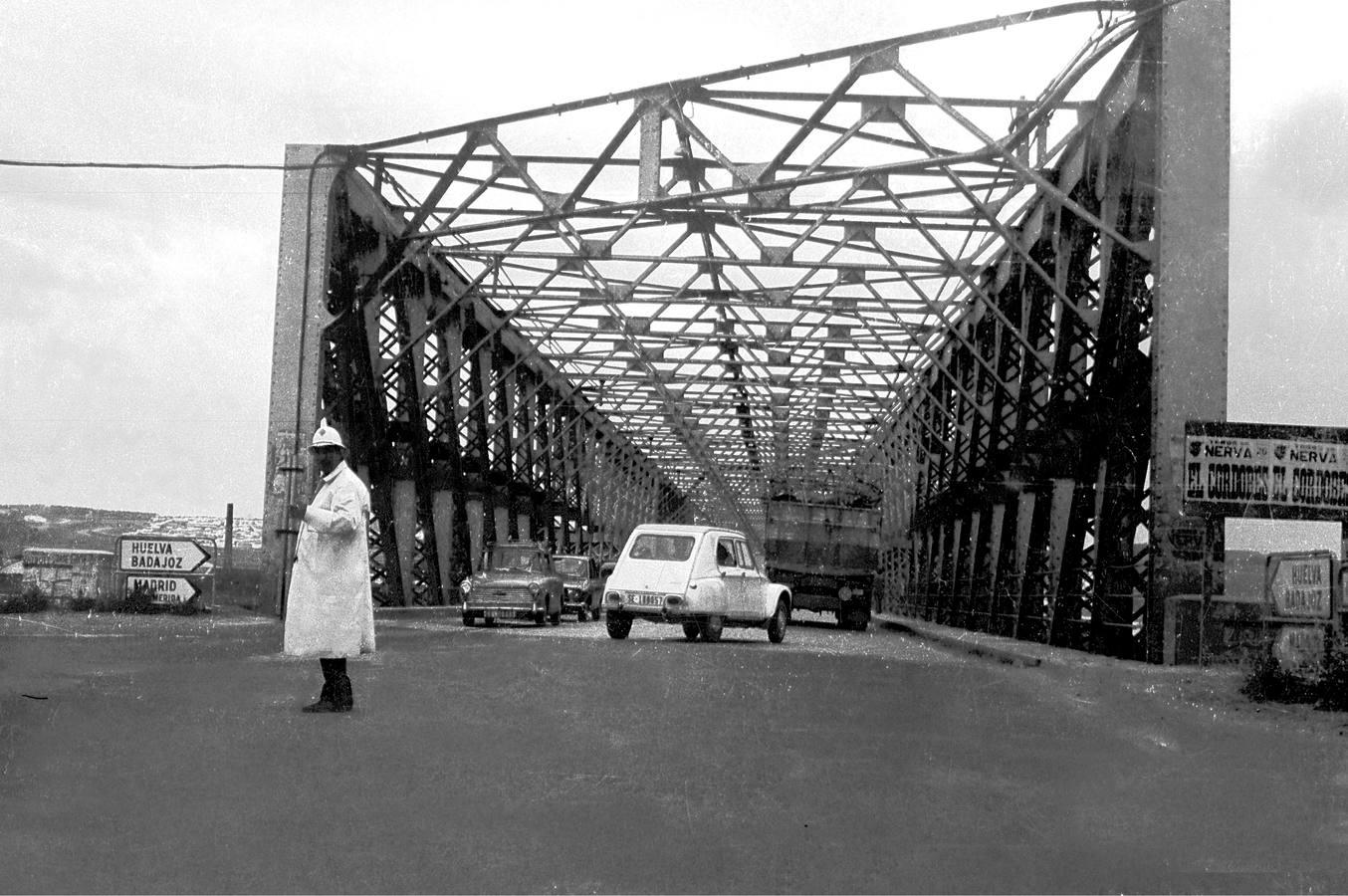 El puente del Patrocinio. Y El Cordobés anunciado en Nerva. Año 1971