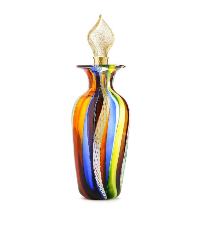 Vaso Botiglia a Cane Multicolore. Aúna perfumería y arte envasando una fragancia de excepción en una botella del mejor cristal. Sus colores están inspirados en el Carnaval de Venecia. Precio: 1398 euros