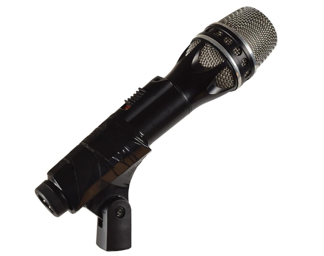 Micrófono. Lo utilizó en la segunda mitad de la gira «Purple Rain» (1984 - 1985) se utilizó por última vez para el icónico concierto de cierre del tour conocido como «Purple Bowl». Su precio estimado es de 20.000 dólares (16.000 euros)