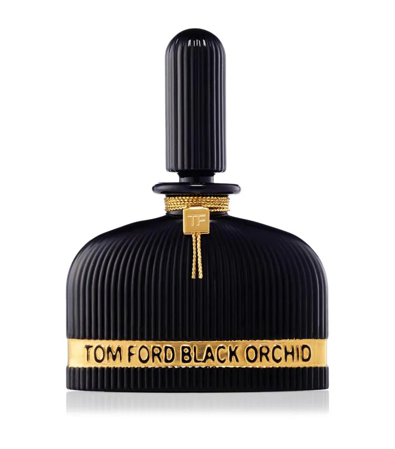 Black Orchid. Un perfume moderno y atemporal de orquideas negras envasado en un frasco de diseño. El bote es de cristal estriado en color negro y oro, evoca al lujo y los placeres mundanos. Precio: 734,25 euros