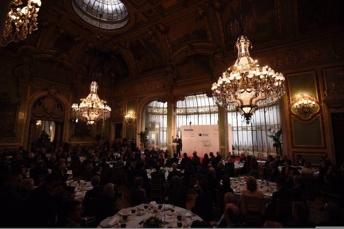 Vista de uno de los salones del Casino de Madrid, donde los invitados han disfrutado del almuerzo.. 