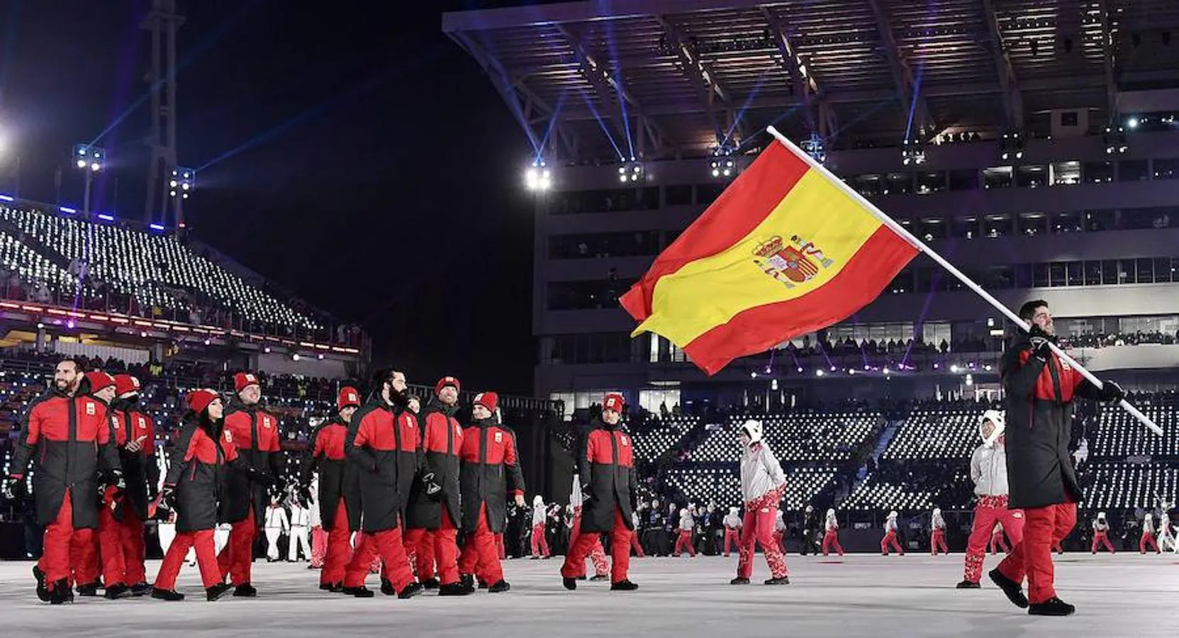 Lucas Eguibar ha sido el abanderado español en la ceremonia inaugural de los Juegos Olímpicos de Invierno 2018 celebrados en Pyeongchang. 