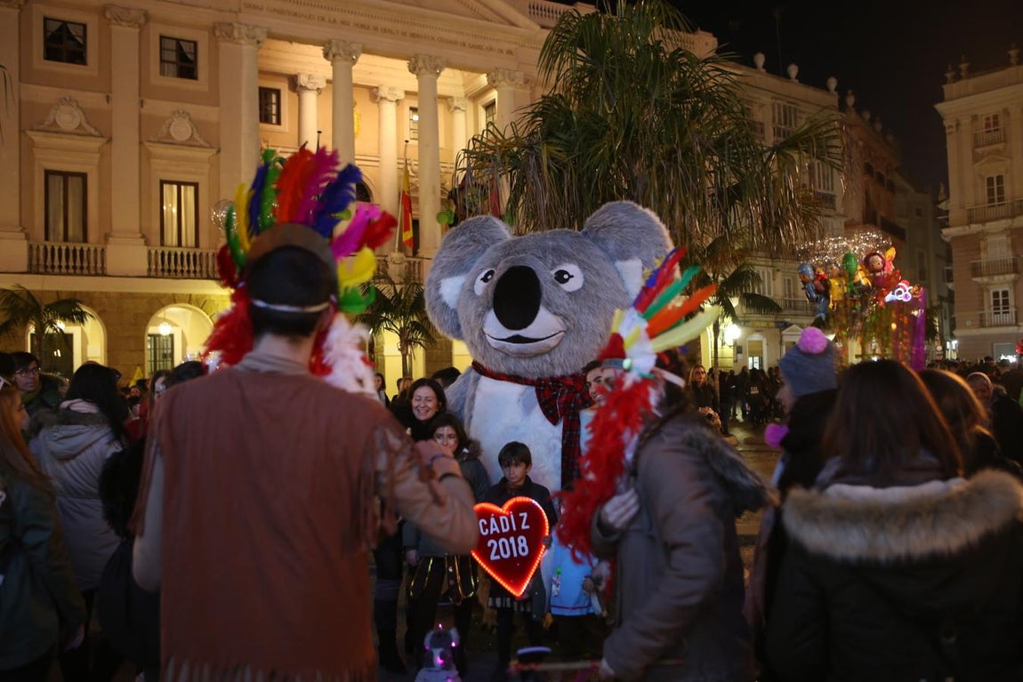 FOTOS: Gran ambiente en el pregón y en la 1ª noche de sábado de carnaval