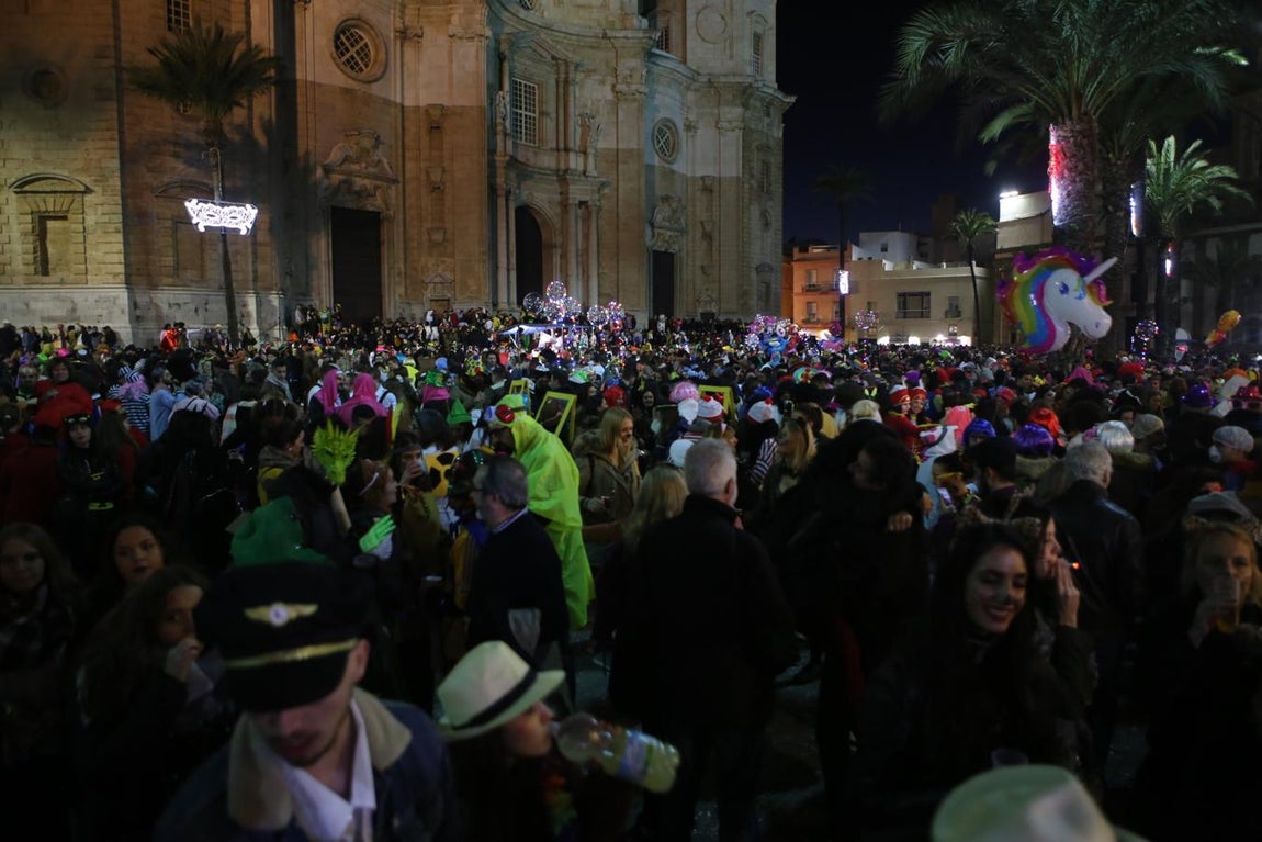 FOTOS: Gran ambiente en el pregón y en la 1ª noche de sábado de carnaval