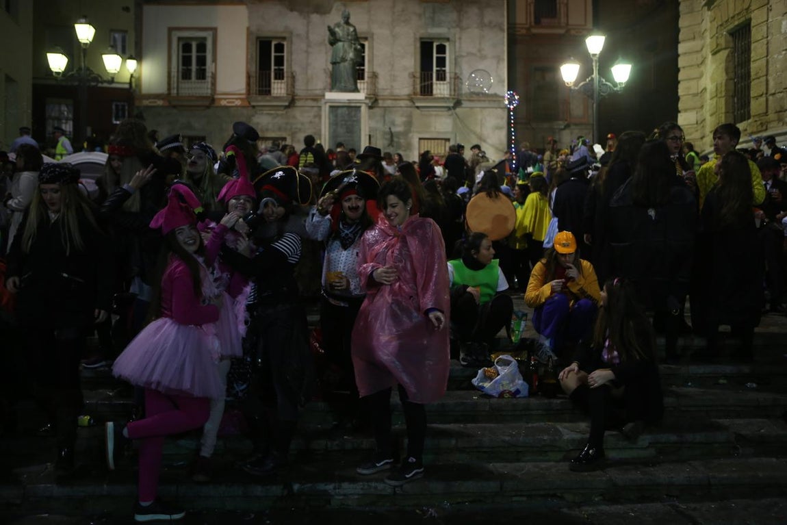 FOTOS: Gran ambiente en el pregón y en la 1ª noche de sábado de carnaval