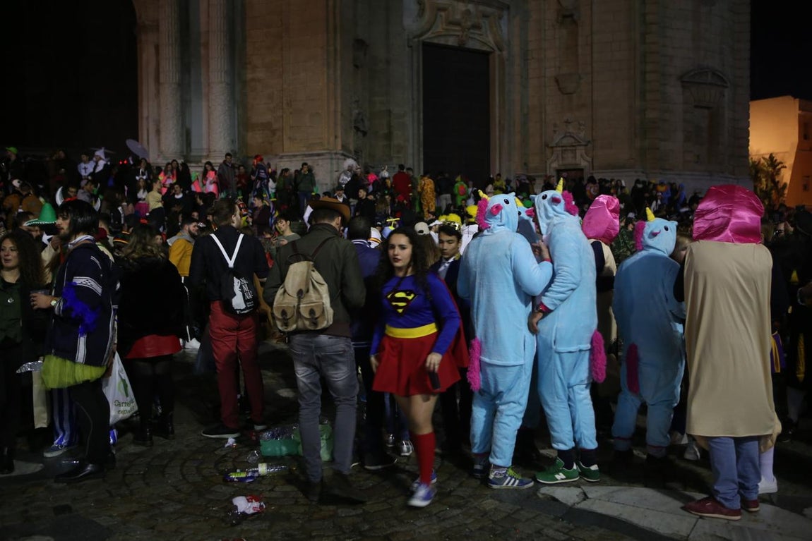 FOTOS: Gran ambiente en el pregón y en la 1ª noche de sábado de carnaval