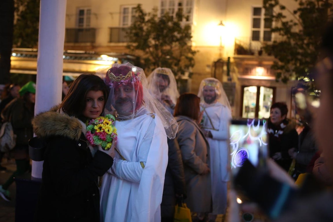 FOTOS: Gran ambiente en el pregón y en la 1ª noche de sábado de carnaval