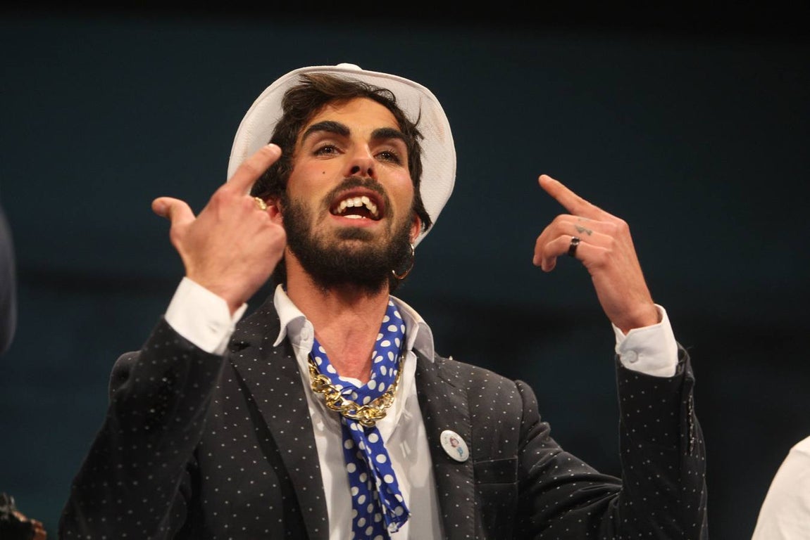 FOTOS: Chirigota Cai de miarma (7,20) en la Final del Falla. Carnaval de Cádiz 2018