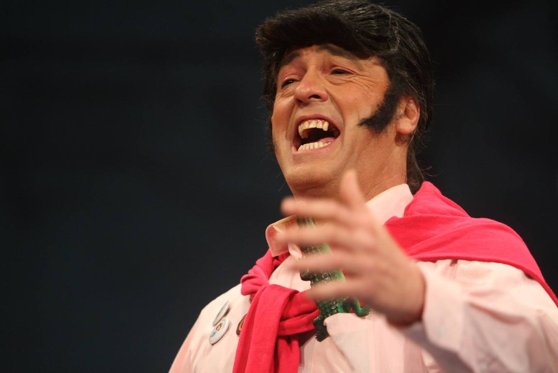 FOTOS: Chirigota Cai de miarma (7,20) en la Final del Falla. Carnaval de Cádiz 2018