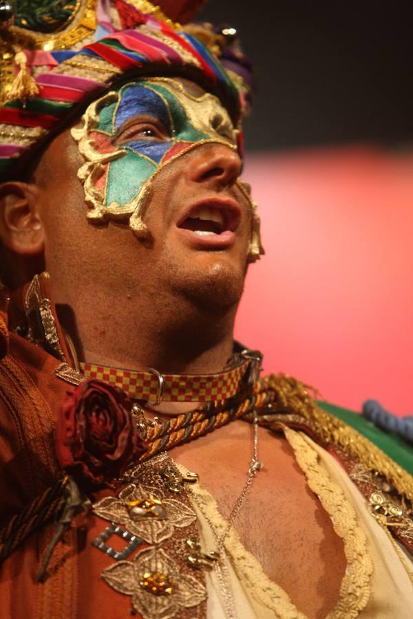 FOTOS: Comparsa El perro andalú en la Final del Falla. Carnaval de Cádiz 2018