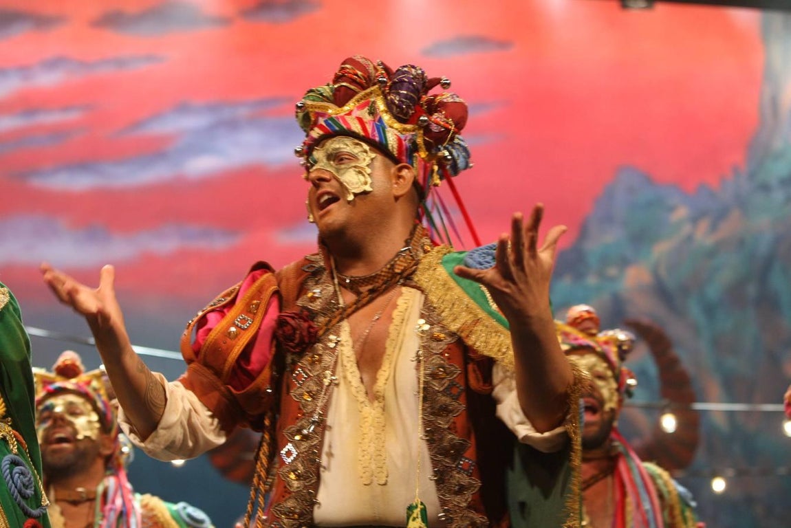 FOTOS: Comparsa El perro andalú en la Final del Falla. Carnaval de Cádiz 2018