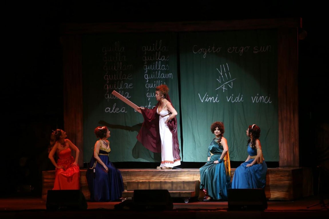 FOTOS: Gran ambiente en el pregón y en la 1ª noche de sábado de carnaval