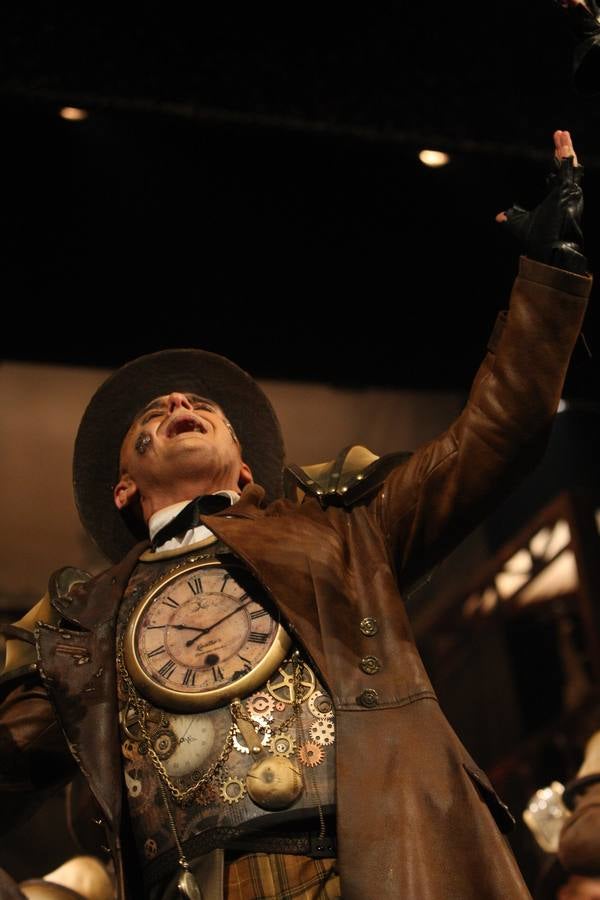 FOTOS: Comparsa Tic-tac, tic-tac en la Final del Falla. Carnaval de Cádiz 2018