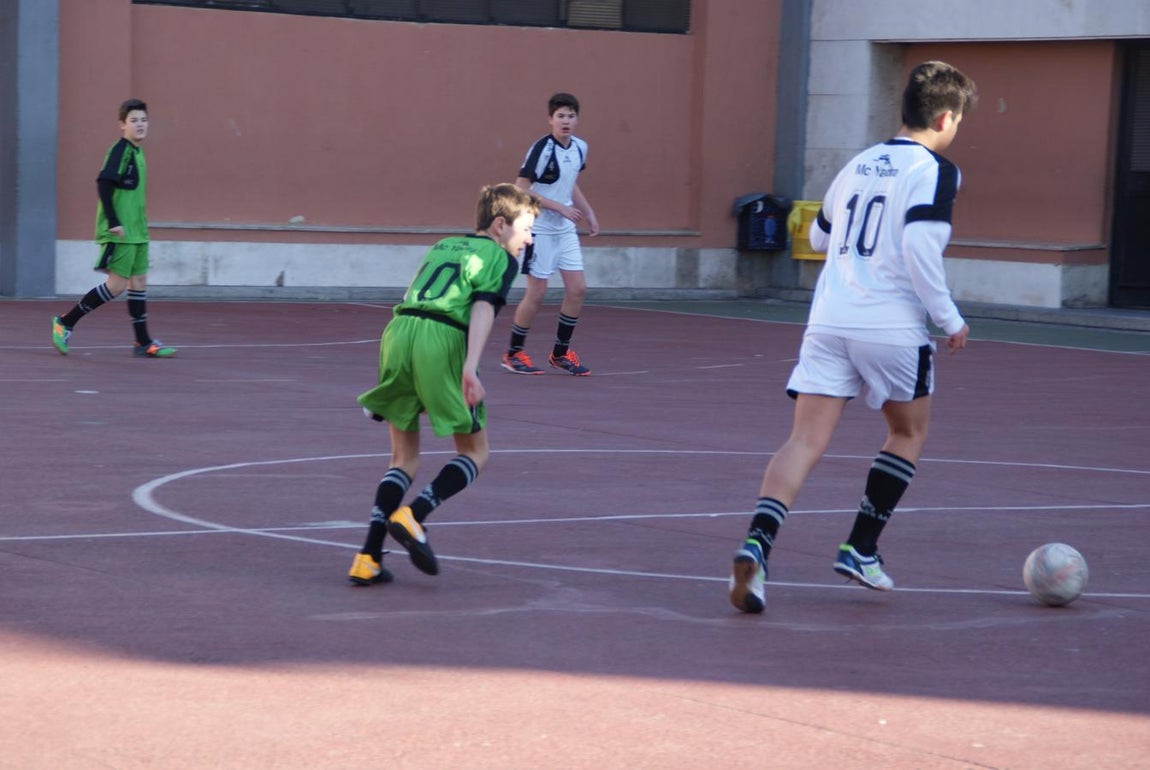 Las mejores imágenes del partido entre Virgen de Atocha &quot;B&quot; y Jesús Maestro &quot;A&quot;