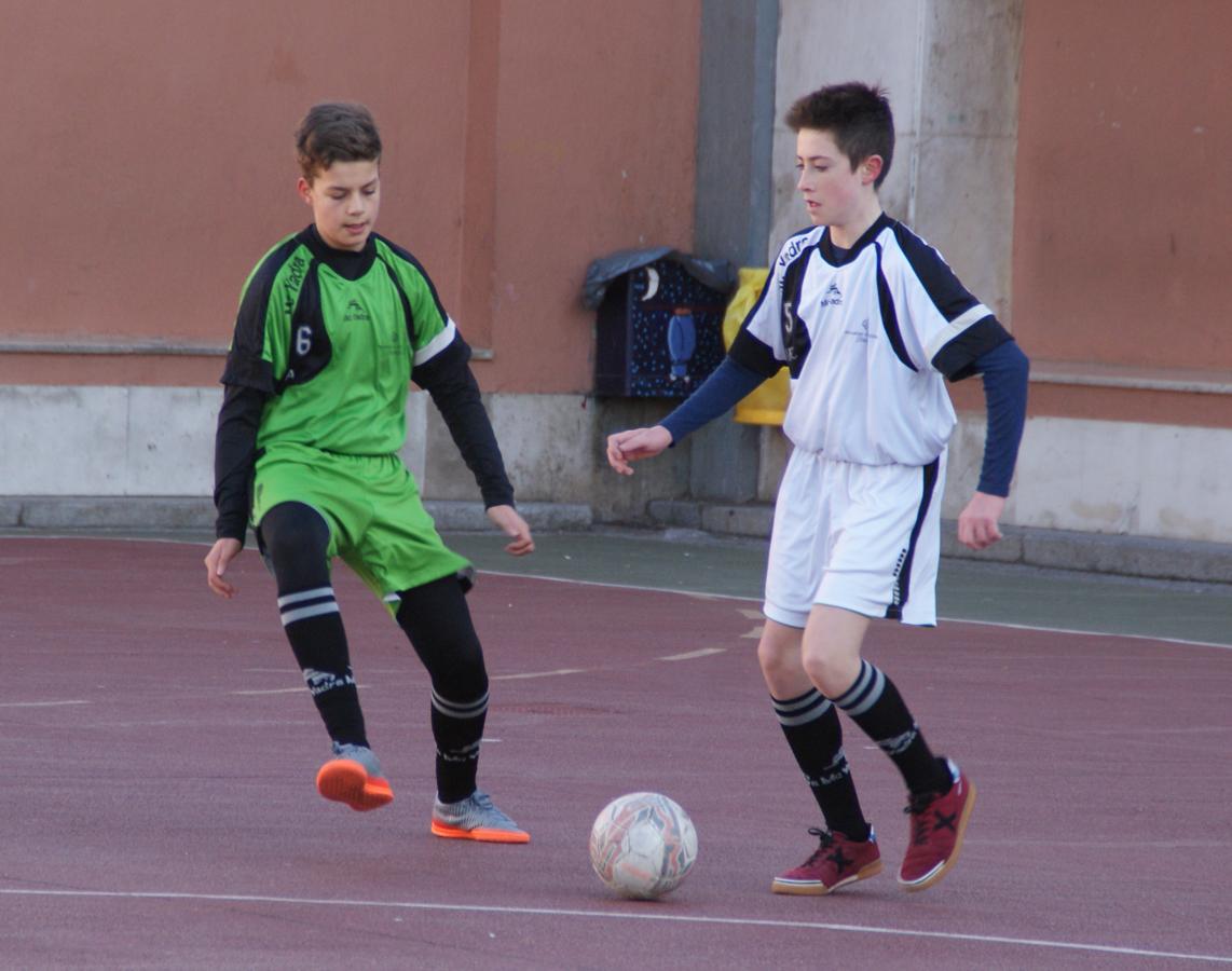 Las mejores imágenes del partido entre Virgen de Atocha &quot;B&quot; y Jesús Maestro &quot;A&quot;