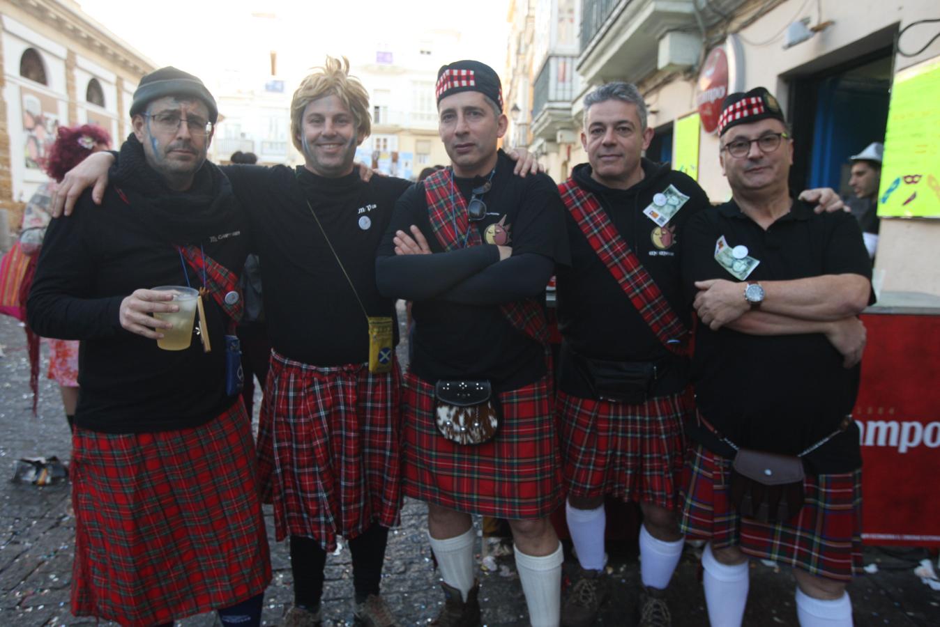 FOTOS: Calles abarrotadas de público en el primer Domingo de Carnaval