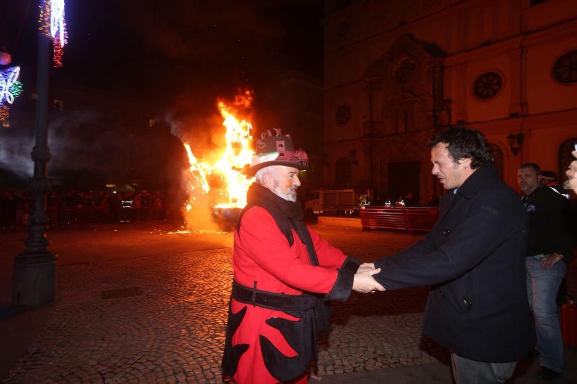 FOTOS: El Dios Momo arde en San Antonio