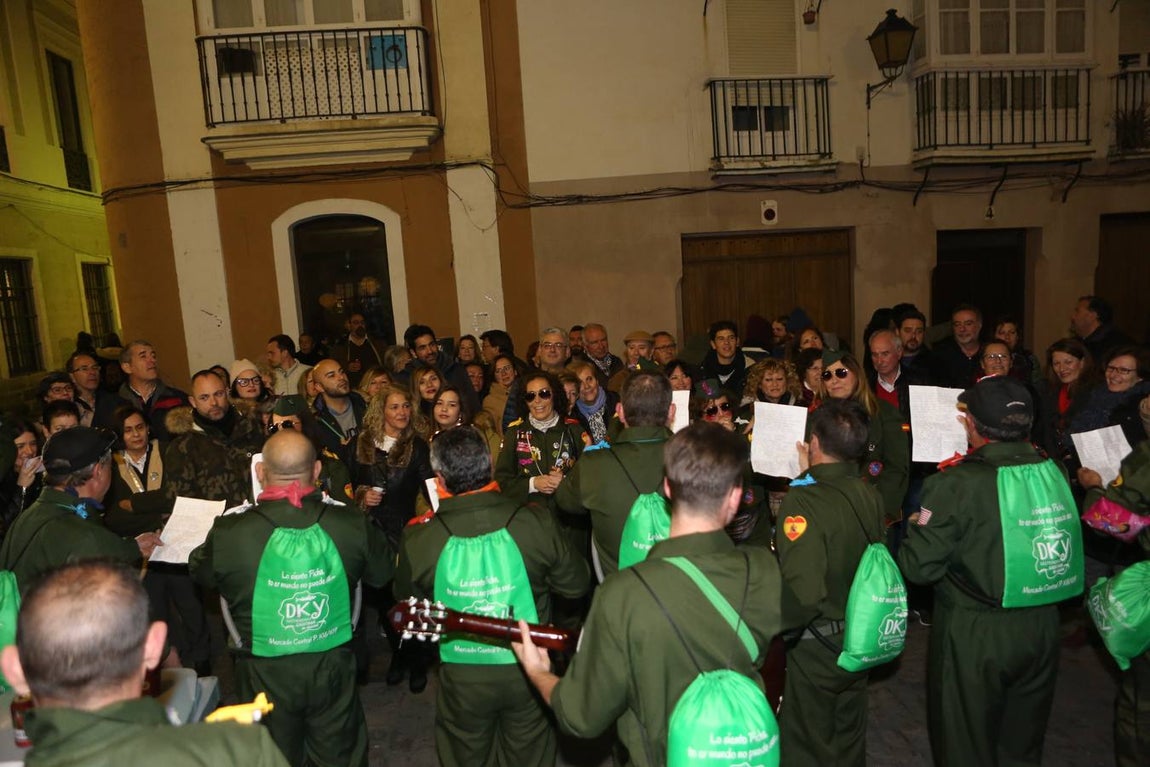 FOTOS: Ambiente en El Pópulo en el Carnaval del Cádiz 2018