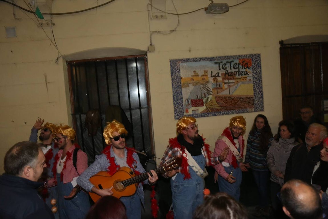 FOTOS: Ambiente en El Pópulo en el Carnaval del Cádiz 2018