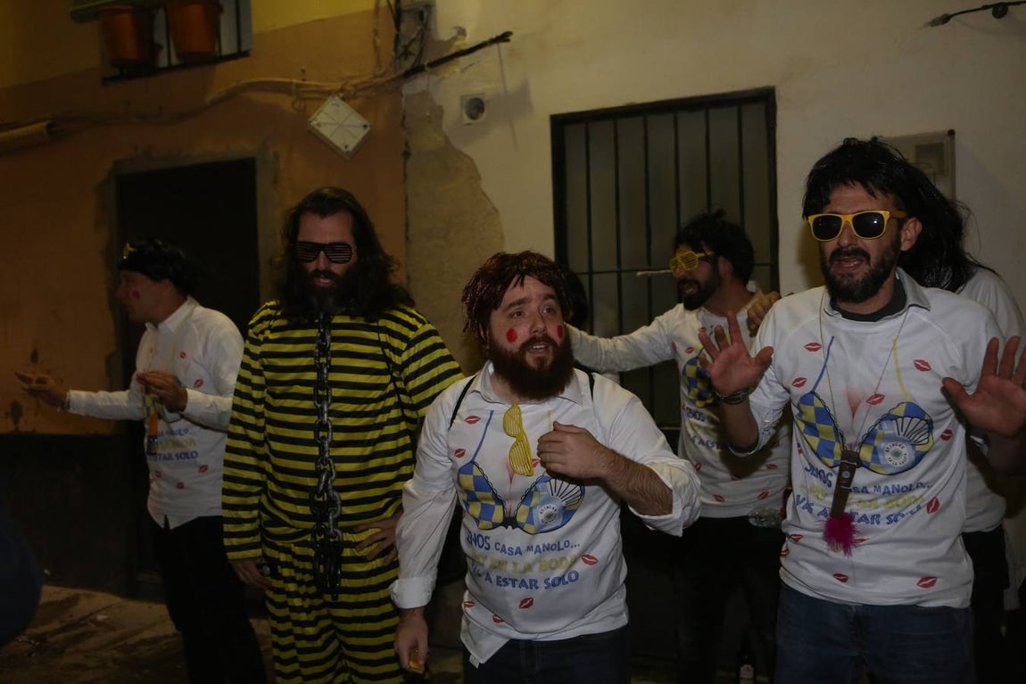 FOTOS: Ambiente en El Pópulo en el Carnaval del Cádiz 2018