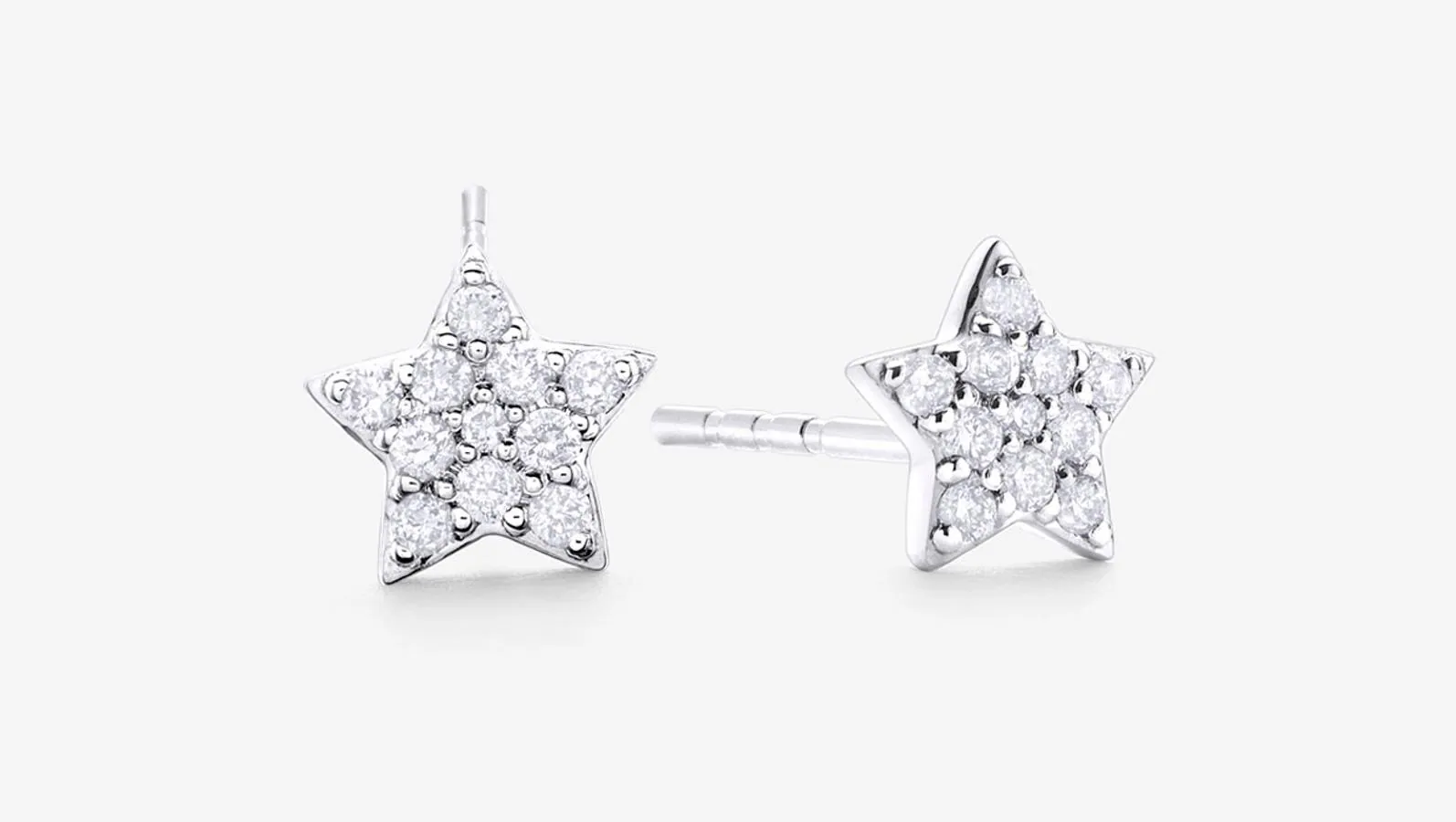 Durán Joyeros. Pendientes de la colección Petites en forma de estrella de oro blanco con pavé de diamantes talla brillante. (Precio: 520 €).
