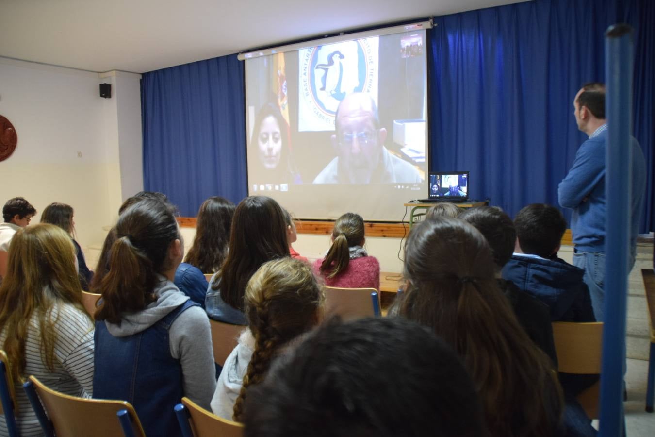 FOTOS: Alumnos del Almirante Laulhé contactan con la base de la Antártida