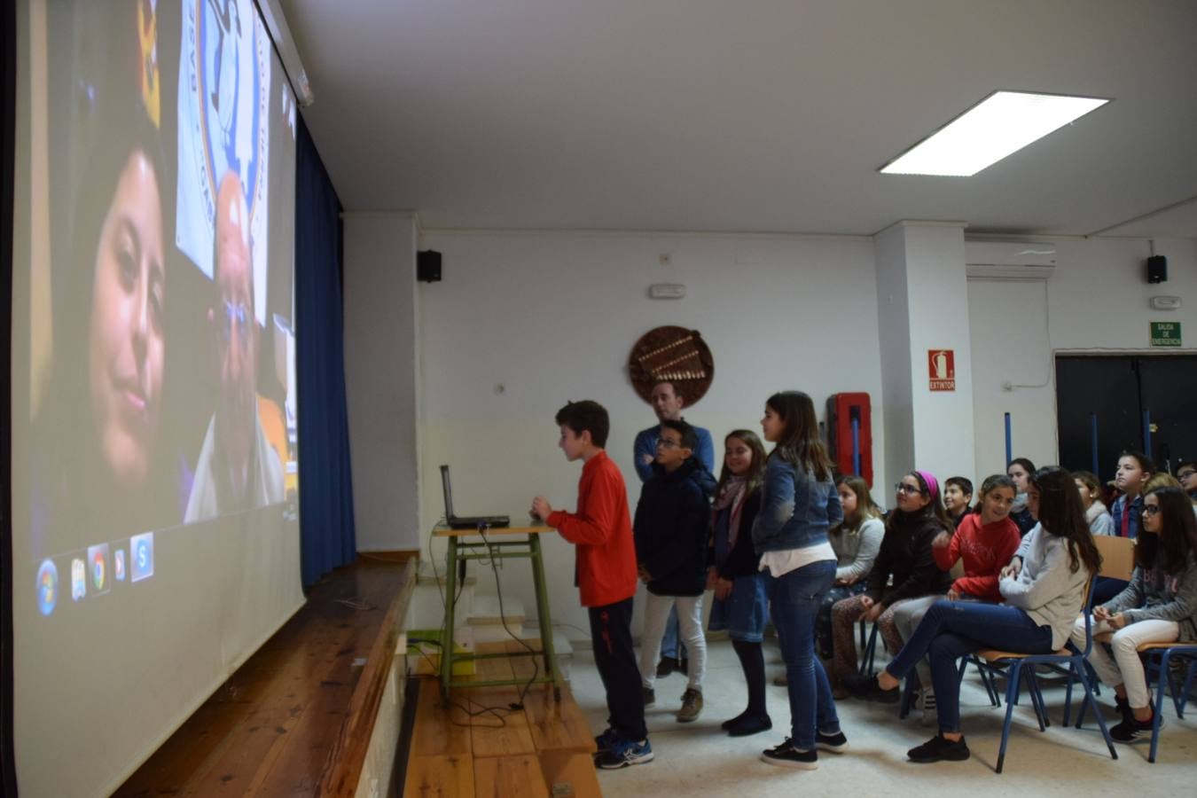 FOTOS: Alumnos del Almirante Laulhé contactan con la base de la Antártida