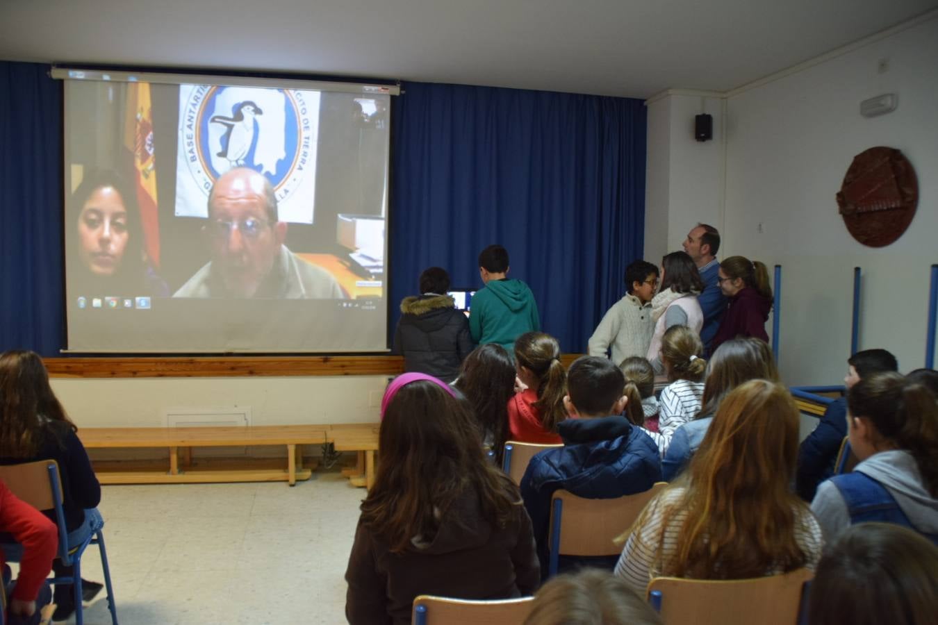 FOTOS: Alumnos del Almirante Laulhé contactan con la base de la Antártida