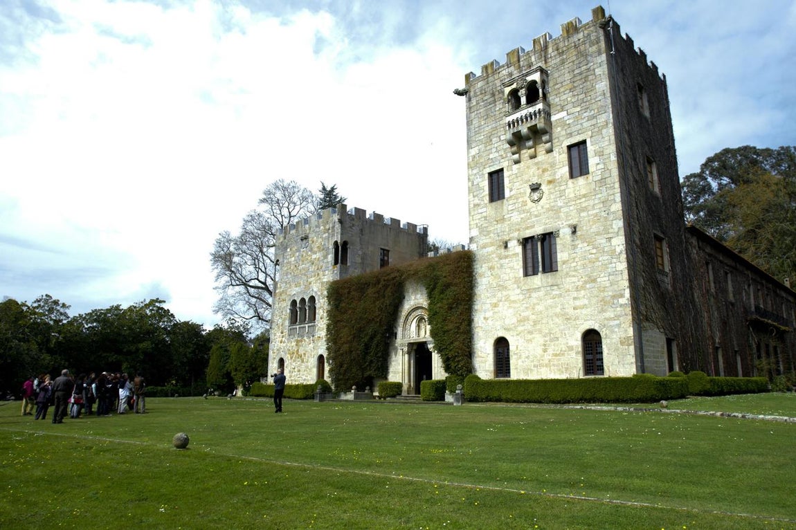 El Pazo de Meirás, en la actualidad. Situado en el municipio coruñés de Sada, la que fuera residencia de veraneo de la familia Franco ha sido testigo de algunos de los mejores momentos de la vida del dictador, pero tras su fallecimiento también ha sido motivo de numerosos sinsabores. Este es el estado que presenta en la actualidad
