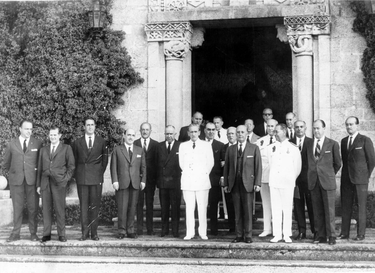 Designación del Gobierno en 1965. Francisco Franco eligió el Pazo de Meirás para realizar la foto oficial de su nuevo Gobierno en 1965