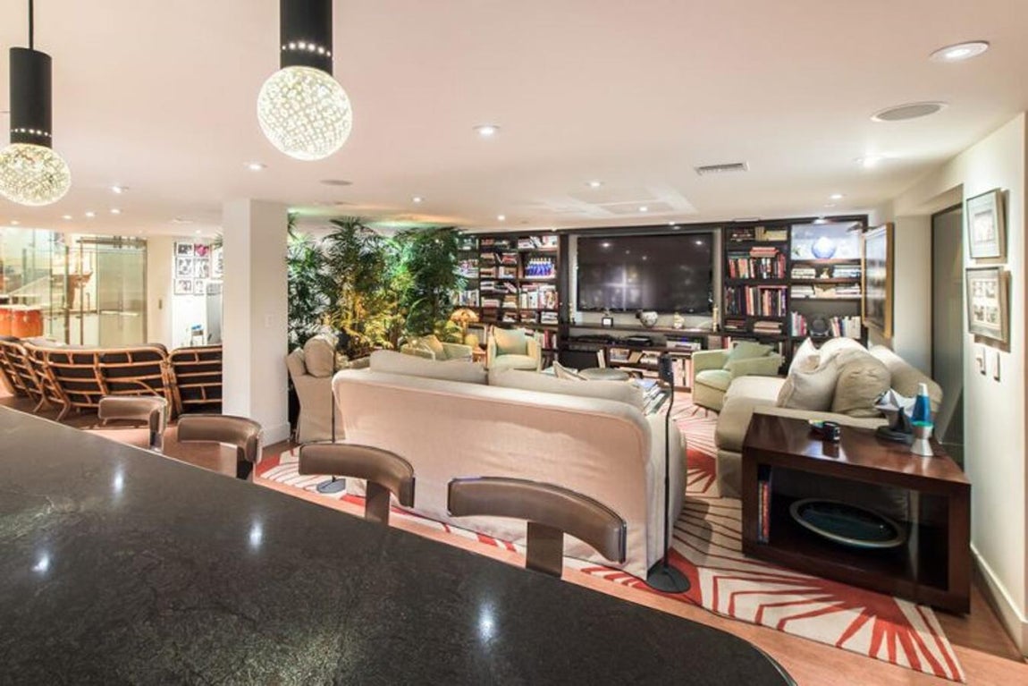 Ocho años de convivencia. La pareja decidió venderla tras más de 8 años de convivencia en ella. «No es una ruptura, es un cambio en la dirección de nuestras vidas. Odio decir que la relación romántica ha terminado», confesó Perry al diario The New York Post