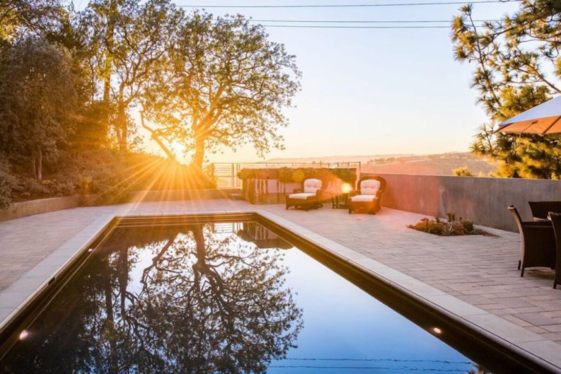 Marco de ensueño. La mansión tiene espectaculares espacios al aire libre con vistas al océano Atlántico