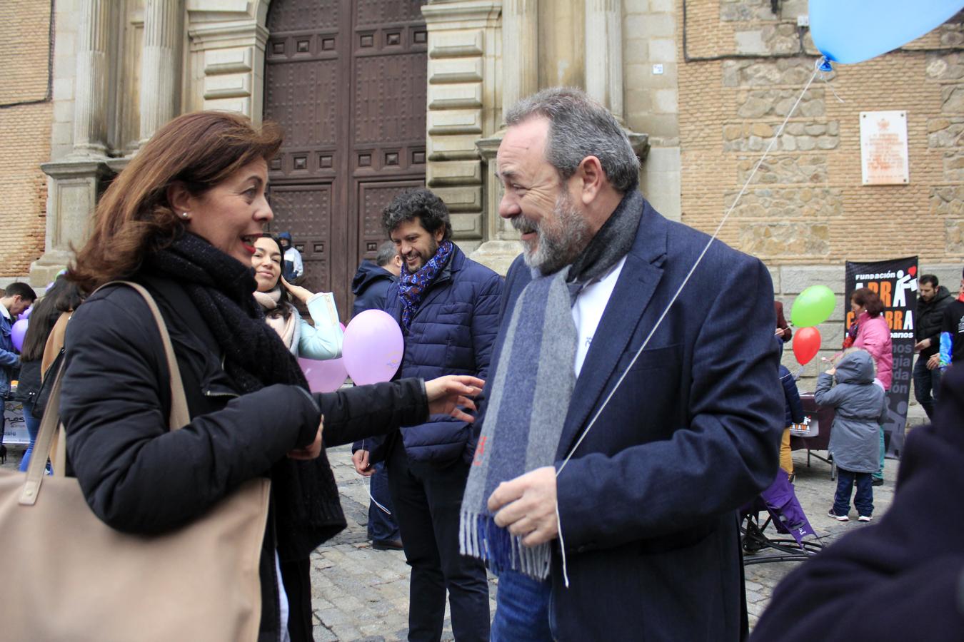 Suelta de globos de Afanion en la plaza del Ayuntamiento de Toledo