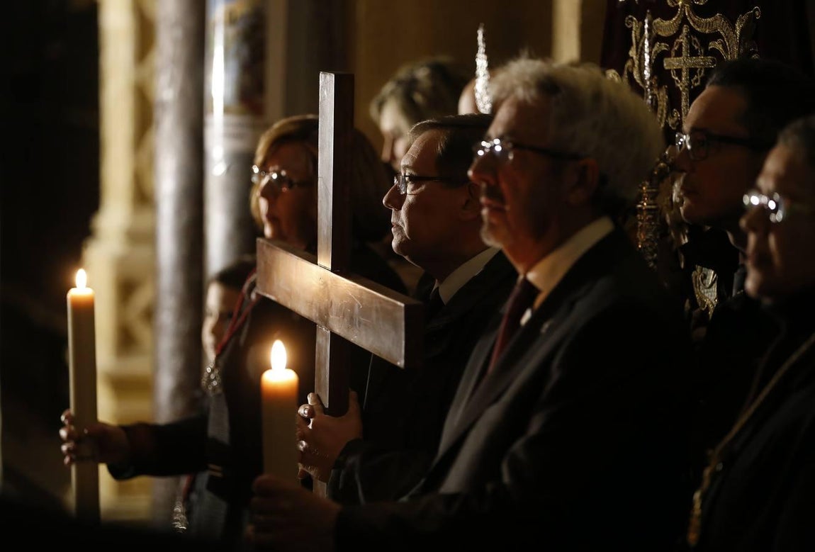 Las mejores imágenes del Vía Crucis de las Cofradías