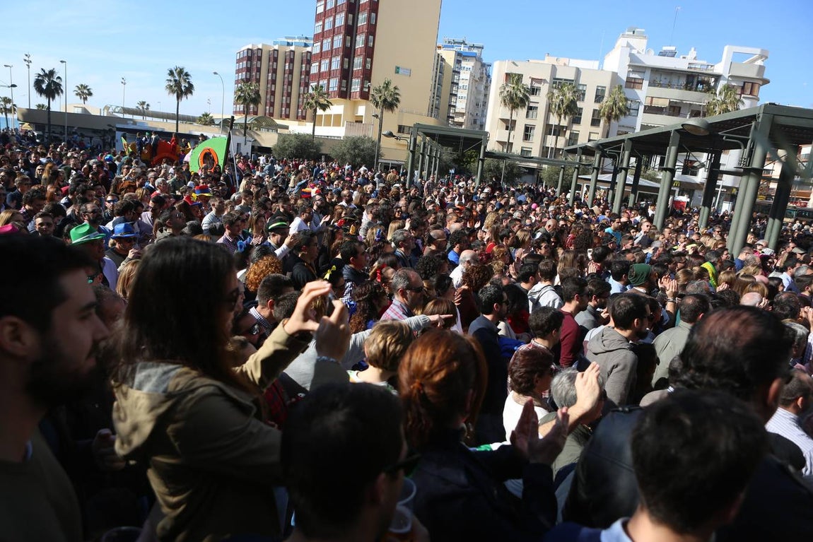 Las coplas conquistan el Paseo Marítimo de Cádiz
