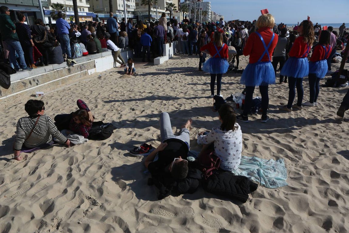 Las coplas conquistan el Paseo Marítimo de Cádiz