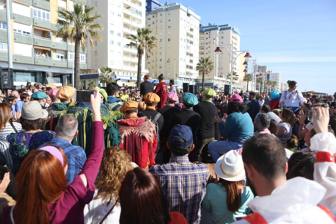 Las coplas conquistan el Paseo Marítimo de Cádiz