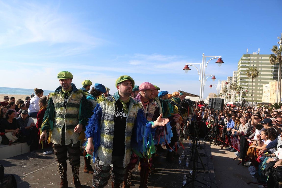 Las coplas conquistan el Paseo Marítimo de Cádiz