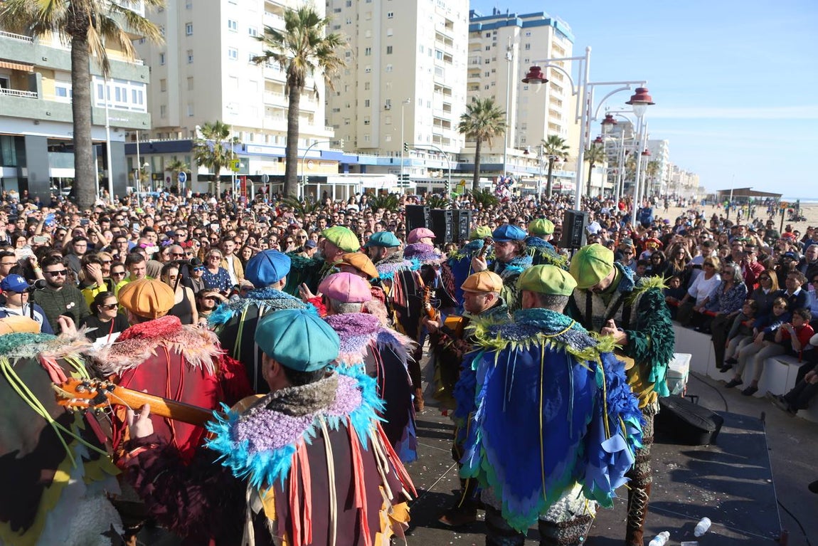 Las coplas conquistan el Paseo Marítimo de Cádiz
