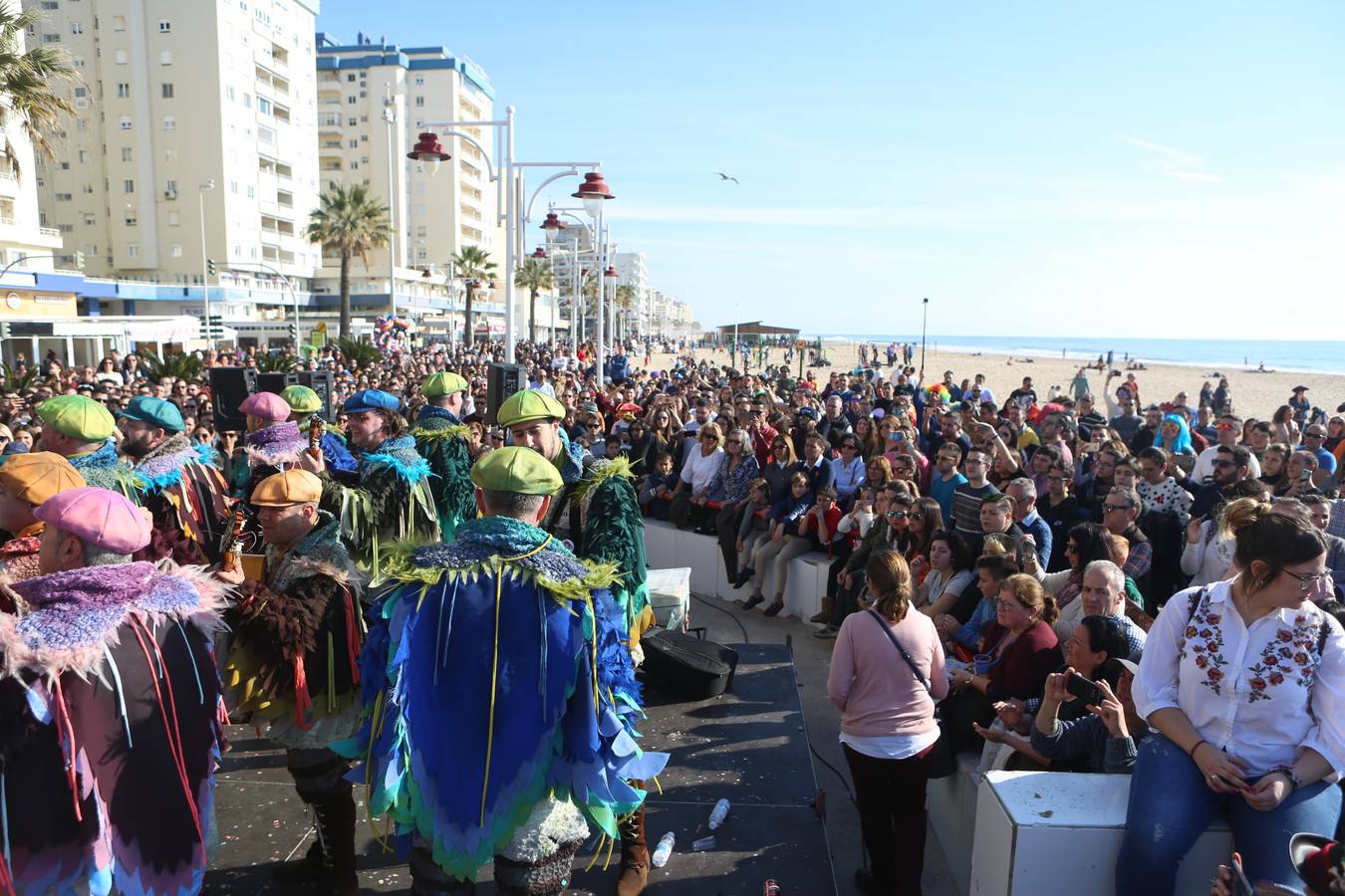 Las coplas conquistan el Paseo Marítimo de Cádiz