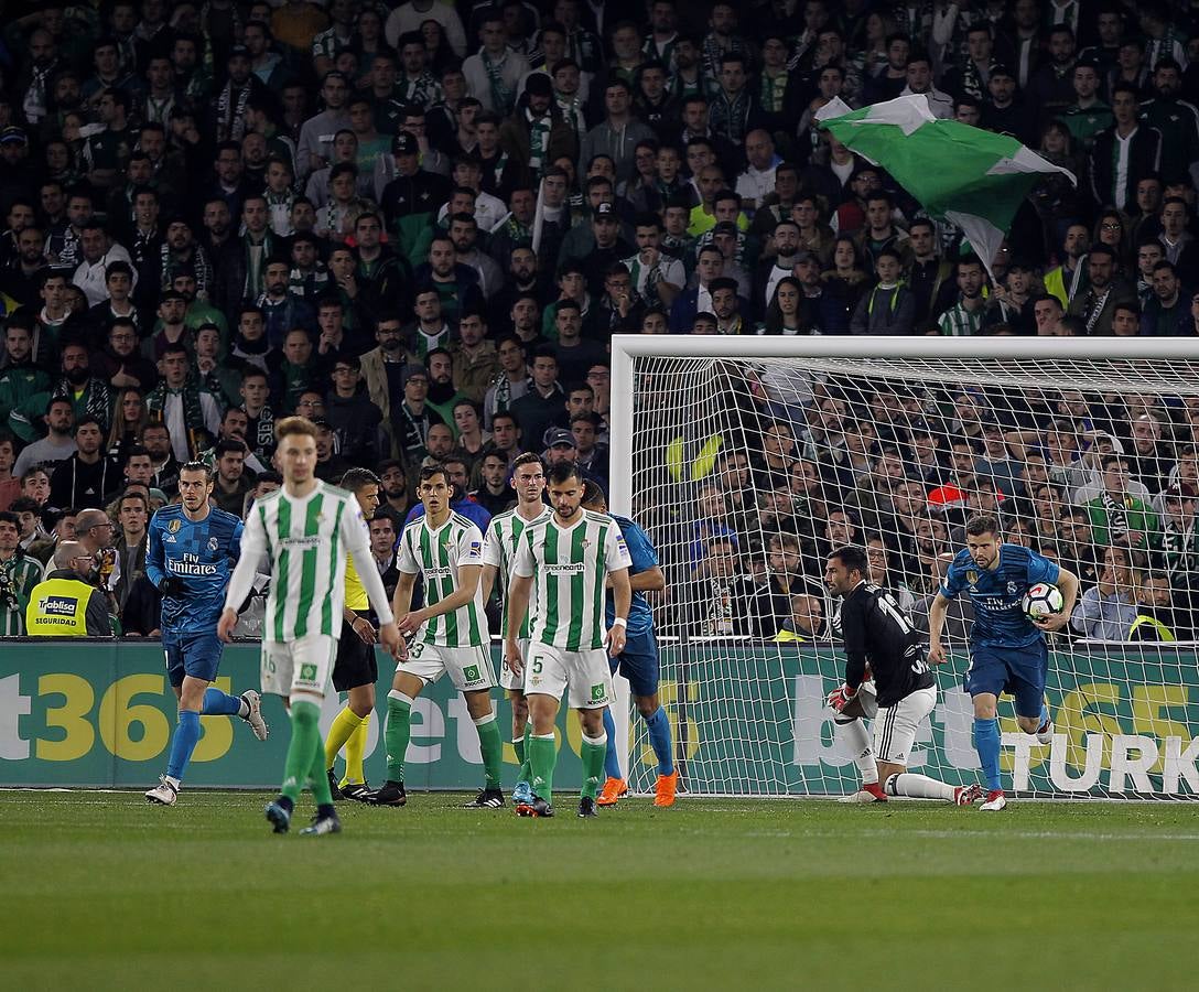 Las imágenes más trepidantes del Real Betis-Real Madrid (3-5)